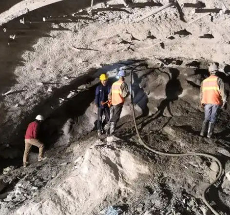 榆树隧道拱顶带模注浆料，微膨胀注浆料的特点及施工工艺